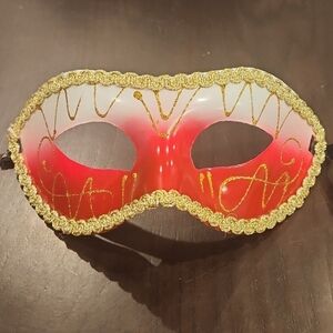 Columbina Venetian face mask, Red & White, ombre